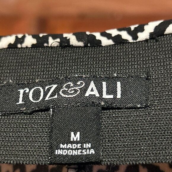 Roz & Ali Black and White Chevron Print Skirt - Size Medium - Picture 3 of 4